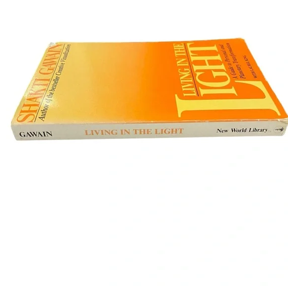 Living in the Light Guide to Personal and Planetary Transformation Shakti Gawain - Picture 4 of 6